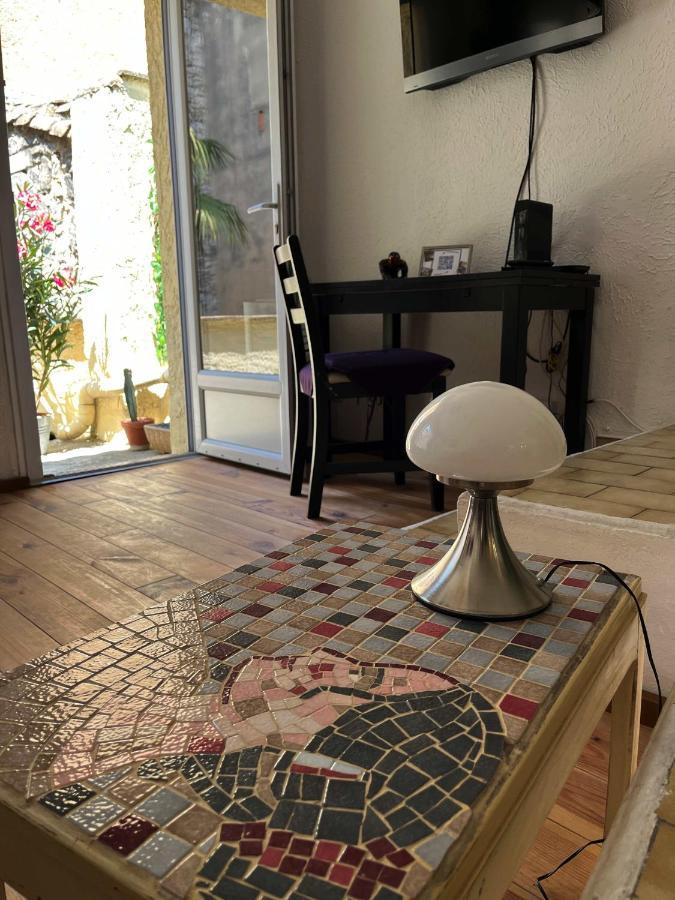 Studio Avec Terrasse Sur Cour, Authentique, Calme Avignon Eksteriør billede