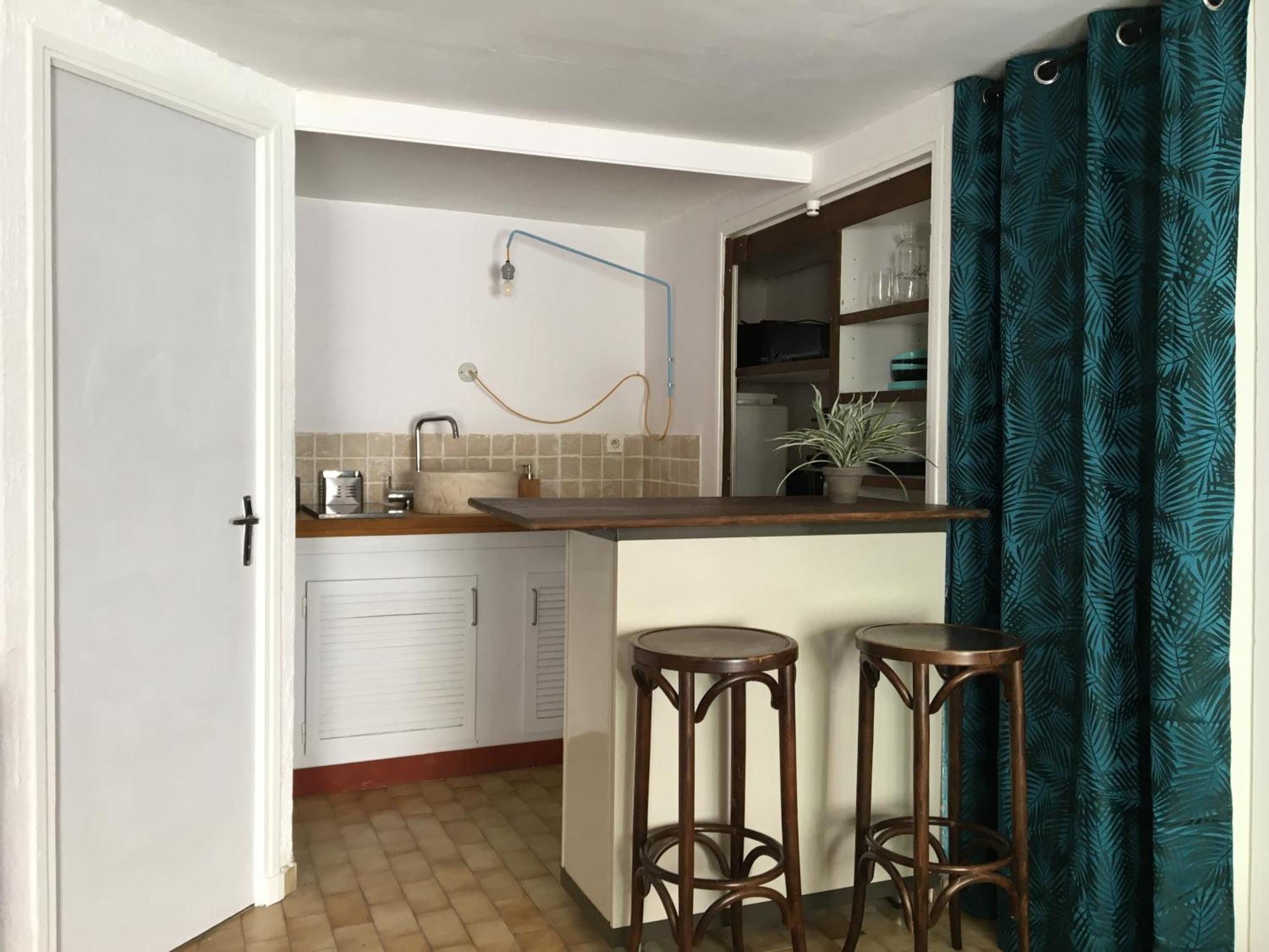 Studio Avec Terrasse Sur Cour, Authentique, Calme Avignon Eksteriør billede